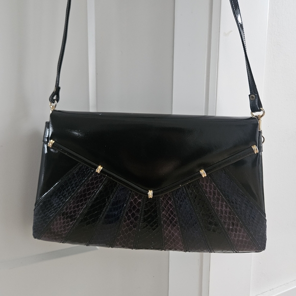 Vintage Black and Purple Shell-inspired Crossbody Bag - Picture 2 of 5